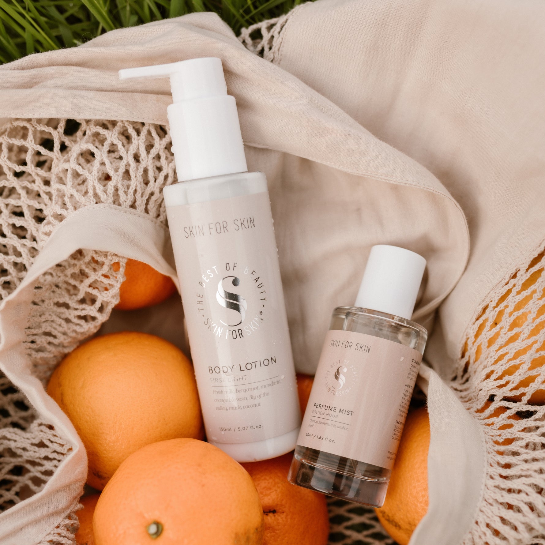 Skin for Skin body lotion en perfume mist lichaamsverzorging producten in een tas met sinaasappels