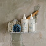 De haar massage borstel van Skin for Skin samen met haarverzorgingsproducten