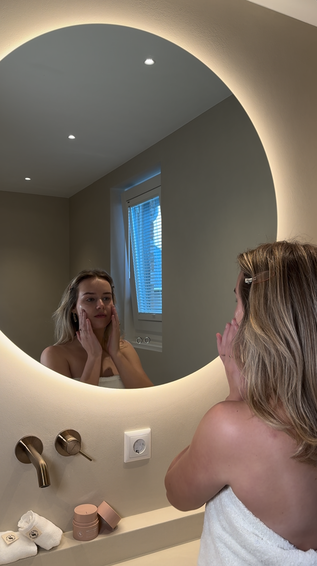 Klant gebruikt de Skin for Skin cleansing balm