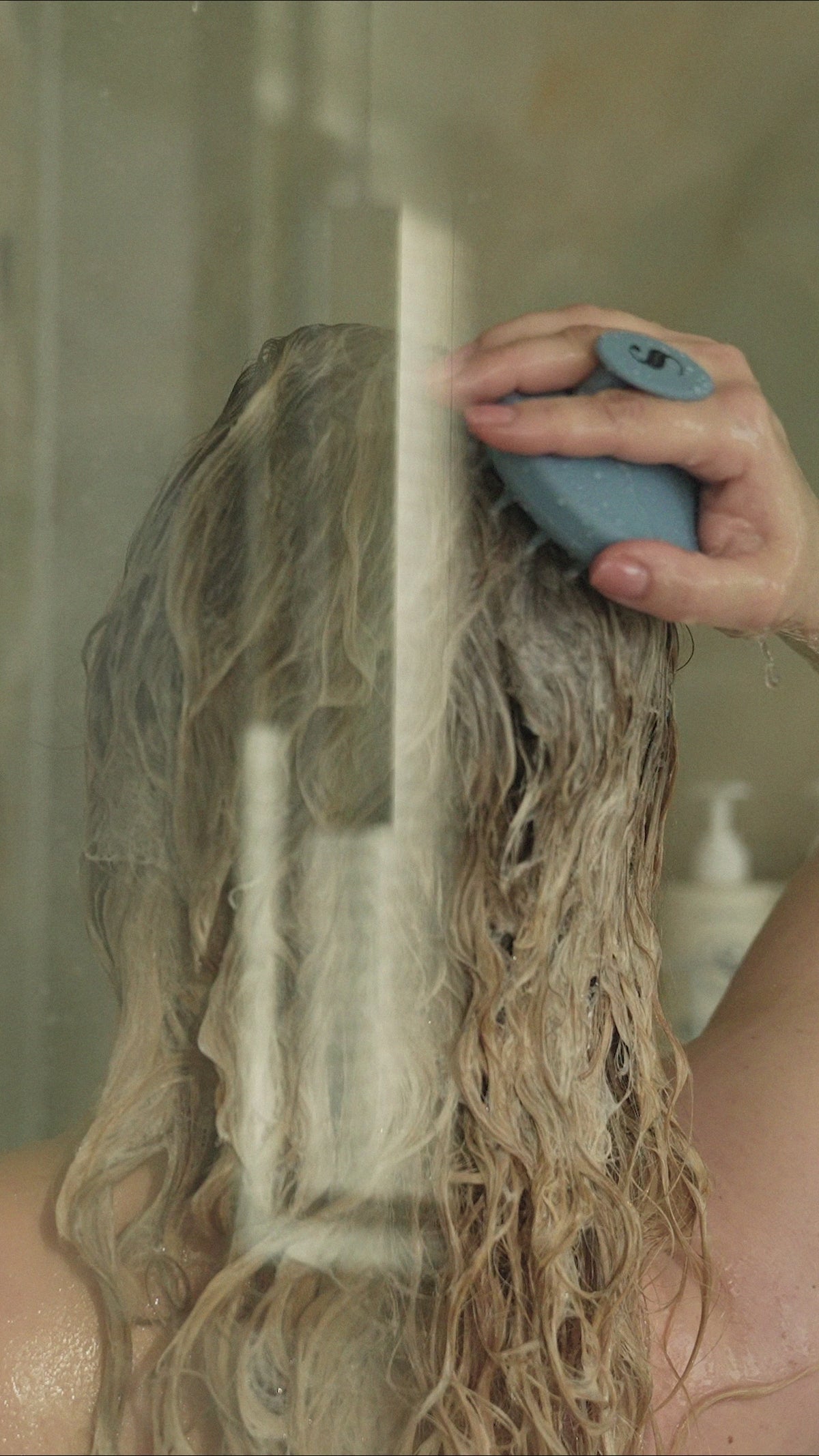 Gebruik van de haar massage borstel van Skin for Skin video