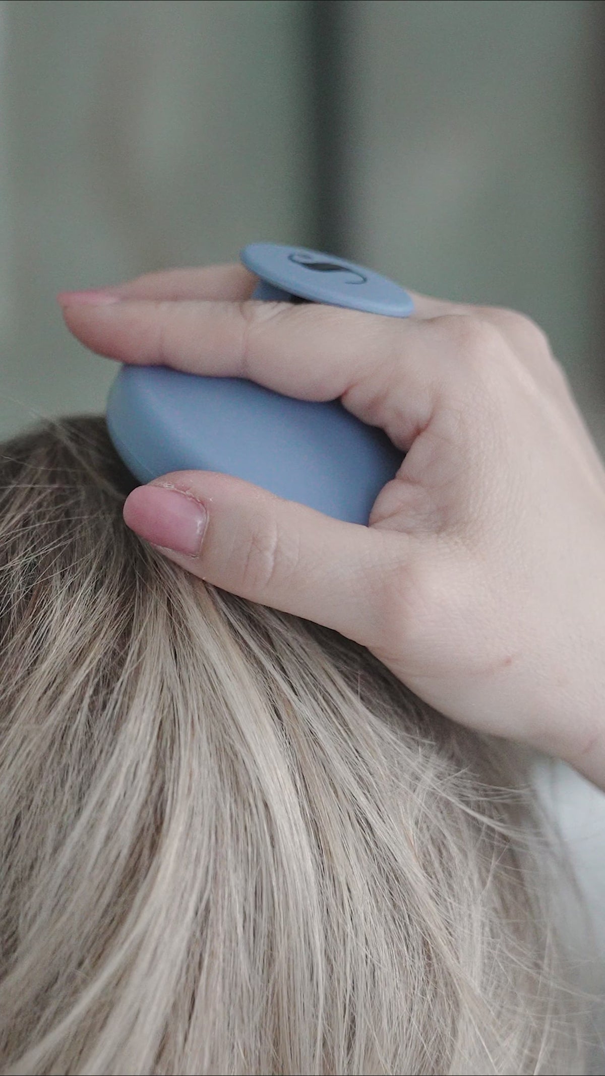 Gebruik van de haar massage borstel van Skin for Skin video