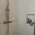 Het gebruik van de Body Wash Midnight Bloom van Skin for Skin onder de douche